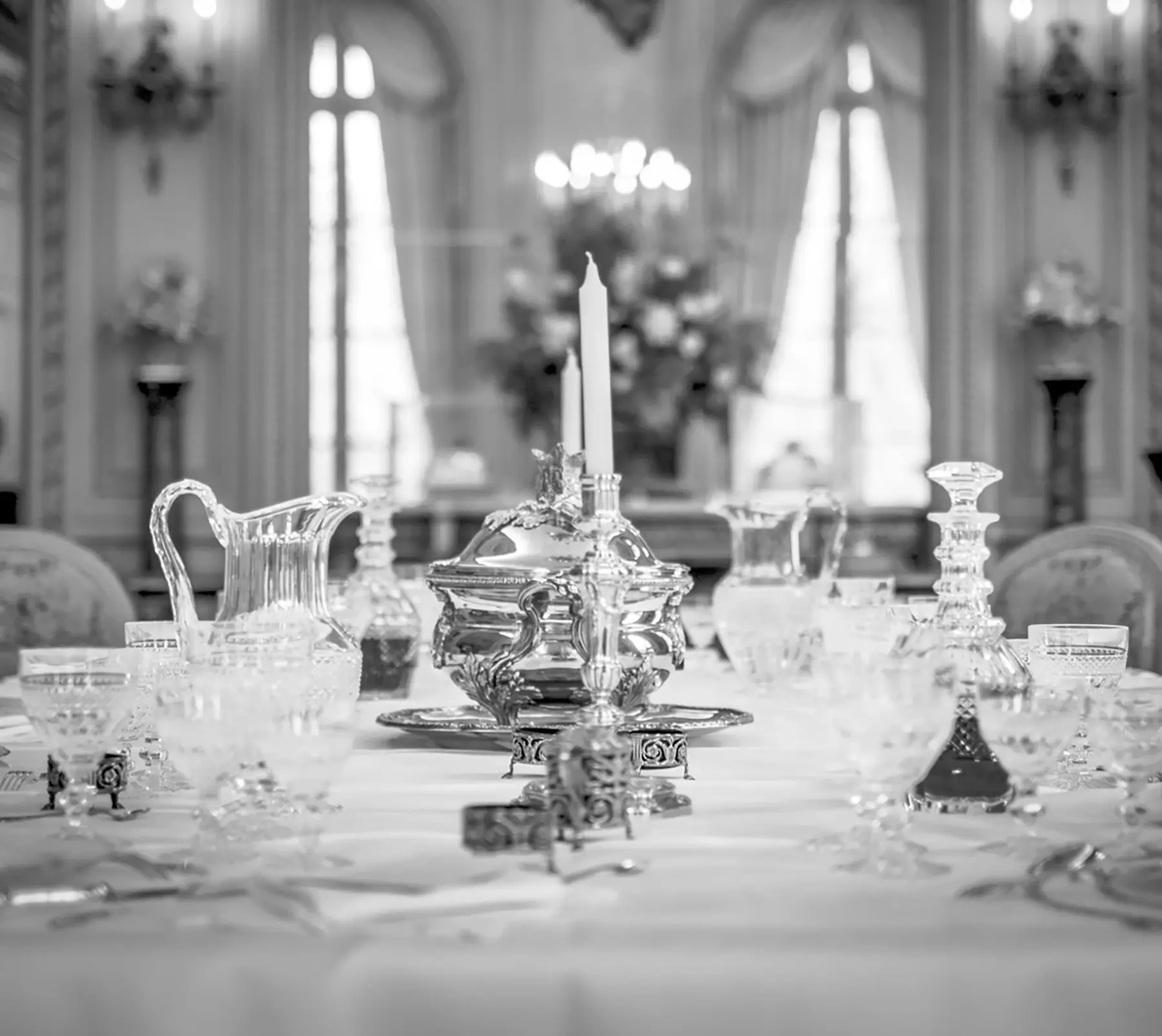 Table set with white Beltrami table linens