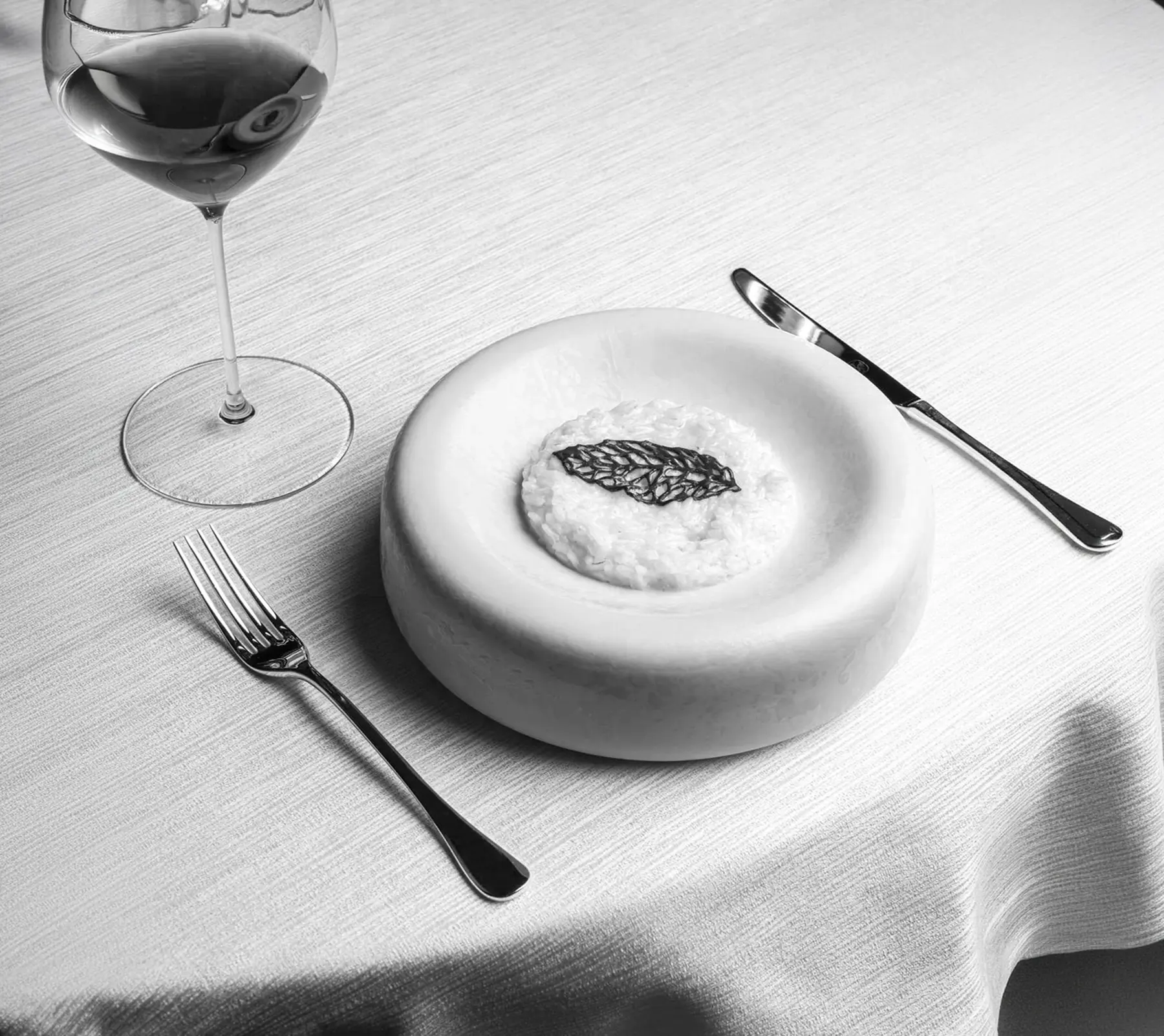 Place setting on a Beltrami tablecloth