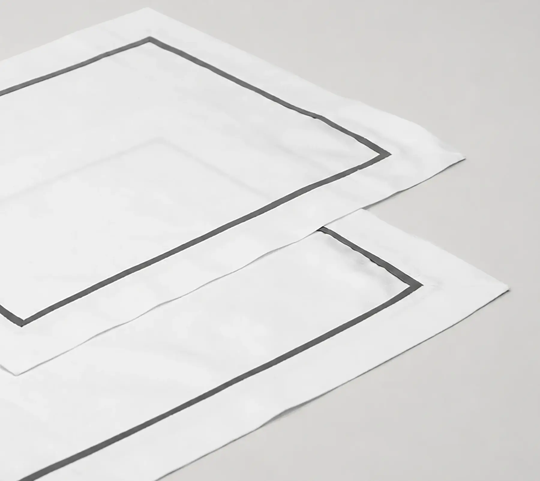 Beltrami white napkin with a dark border